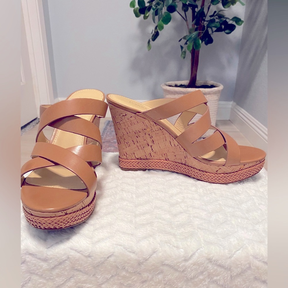 IT-Habbie-Ivanka Trump, Tan, Strappy Wedge Slide Sandal never worn no box sz 9.5